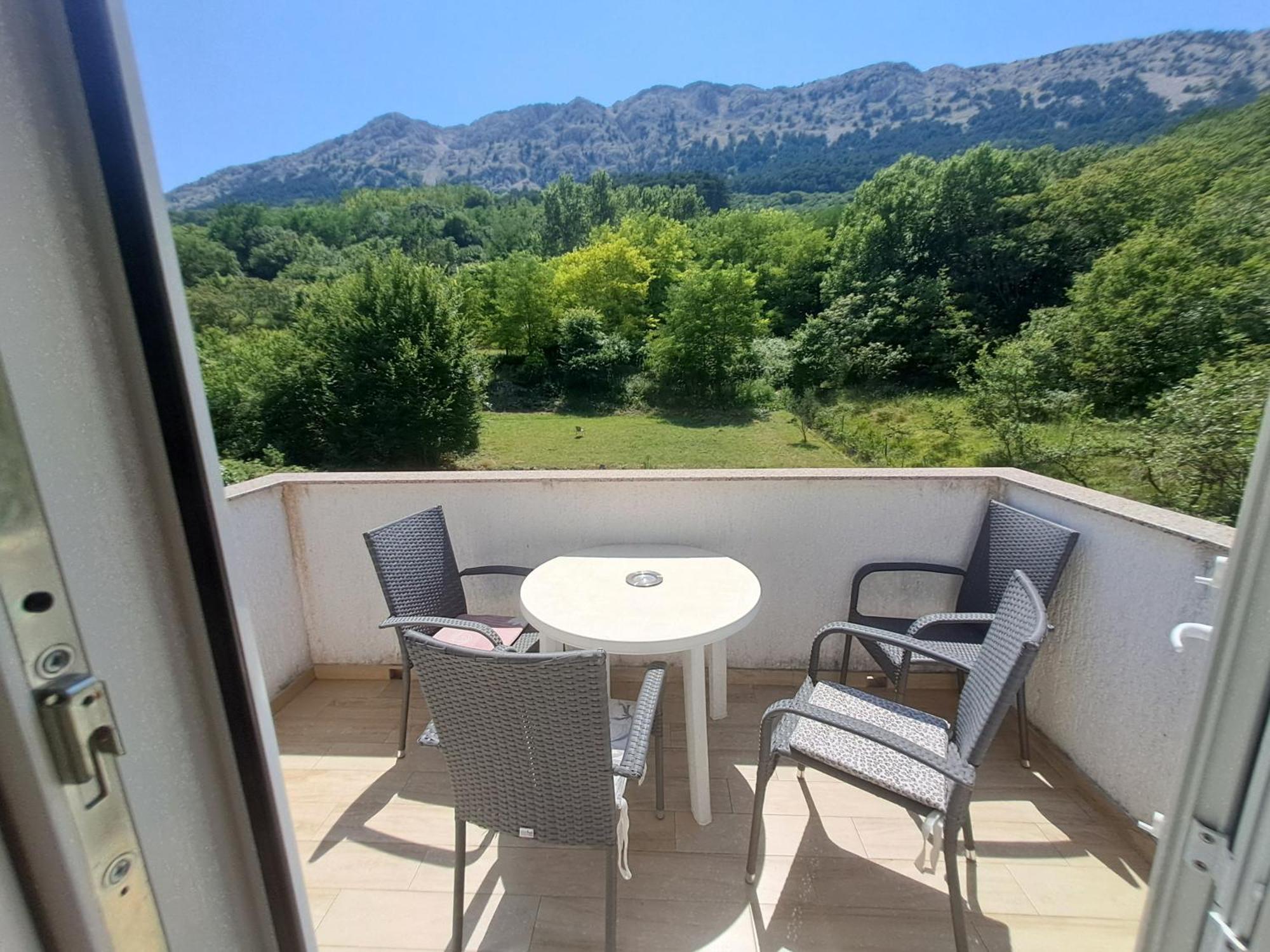 Put 2 * Baška